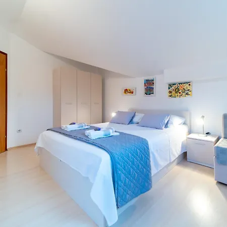 Pijaceta Apartment Rab Town