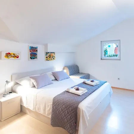 Apartment Pijaceta *