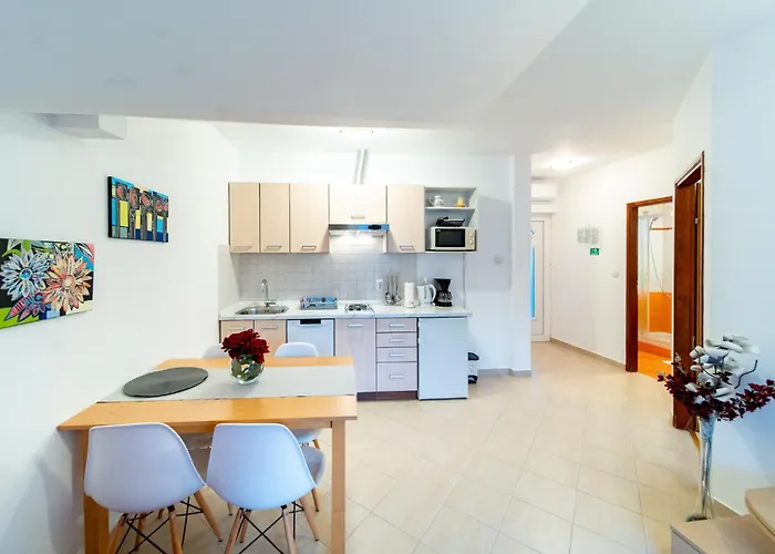 Apartment Pijaceta *